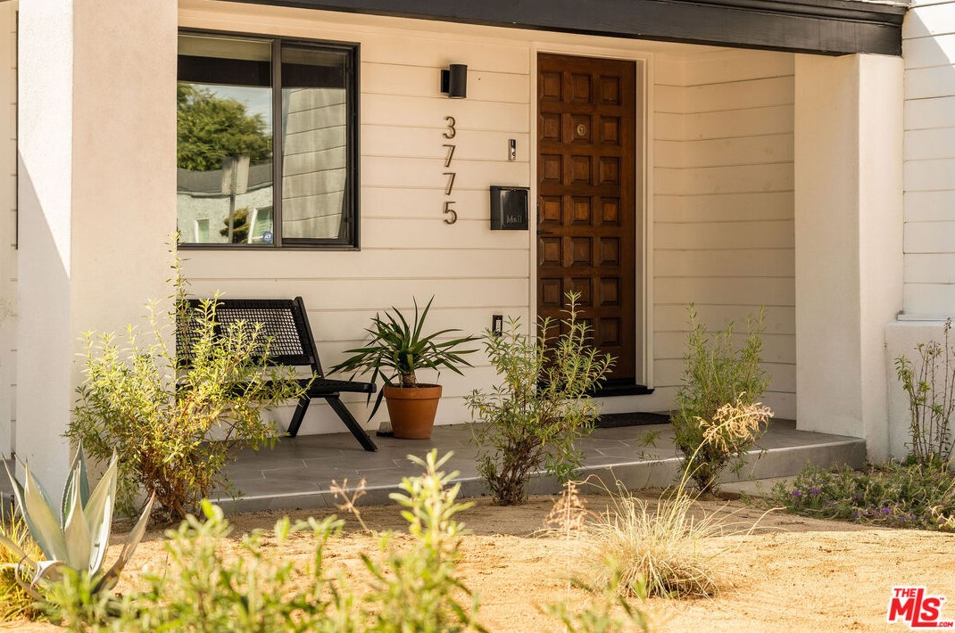 3775 Sutro Ave, Los Angeles, CA 90018-4240