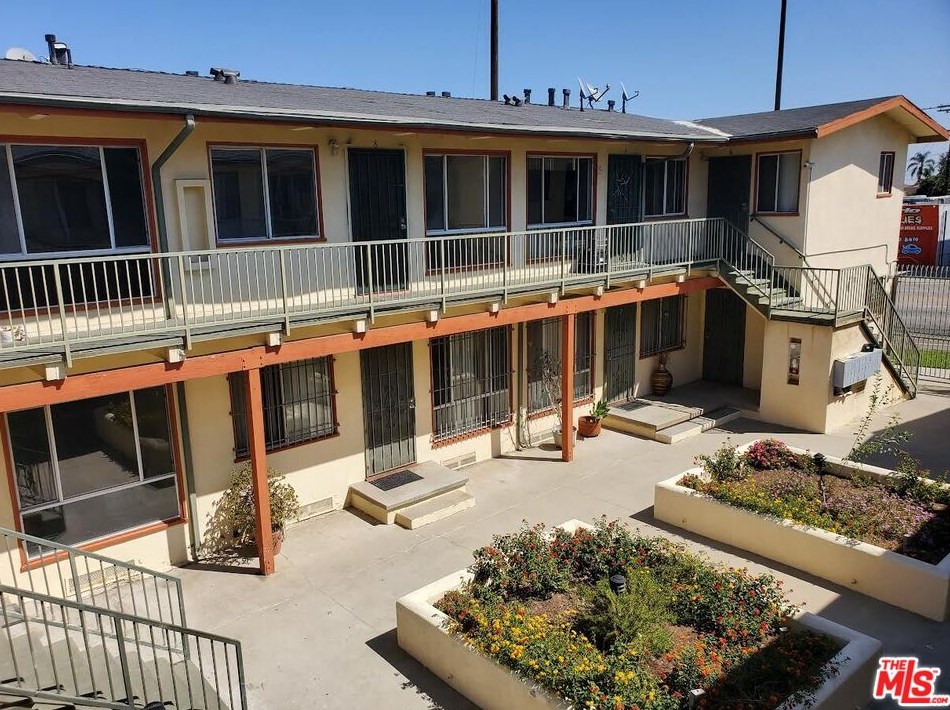 7521 Crenshaw Blvd, Los Angeles, CA 90043-4944