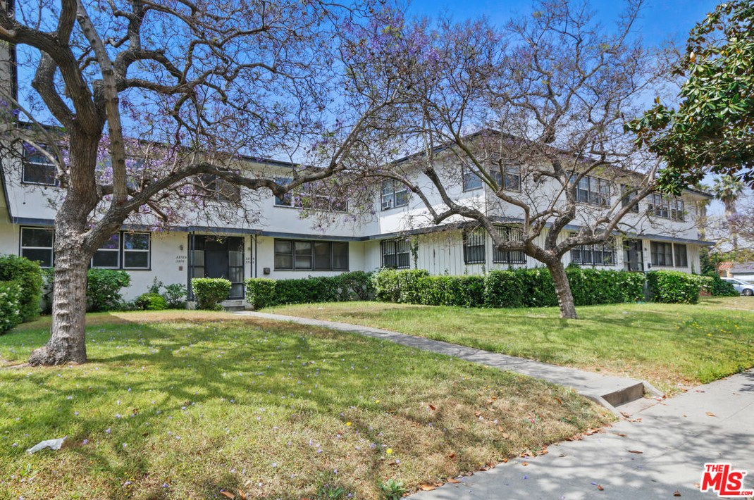 3316 76 St, Los Angeles CA  90003-2322 exterior