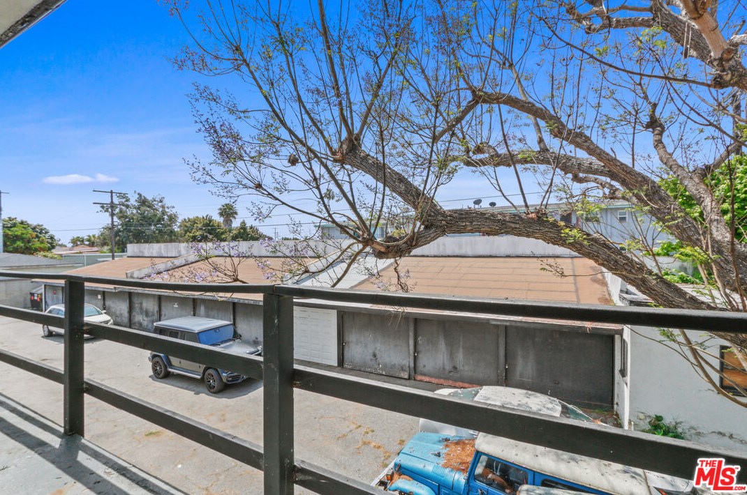 3316 76 St, Los Angeles CA  90003-2322 exterior