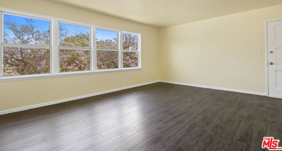 3316 76 St, Los Angeles CA  90003-2322 exterior