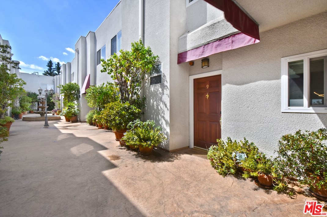 14631 Dickens St #9, Van Nuys, CA 91403