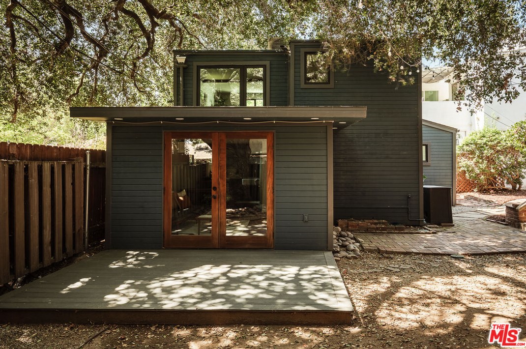 1296 E Woodbury Rd, Pasadena, CA 91104