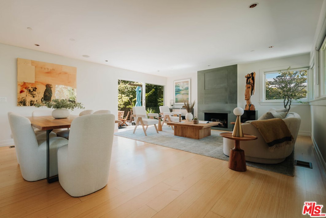 592 Entrada Dr, Santa Monica, CA 90402-1346