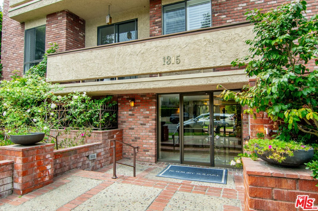 1315 Roxbury Dr, Los Angeles, CA 90035-4737