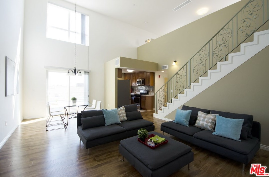 546 Oxford Ave, Los Angeles CA  90004-2716 exterior