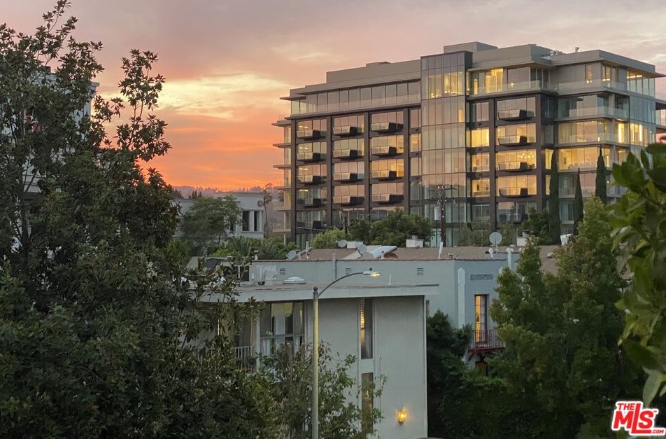 122 Clark Dr, Los Angeles CA  90048-6316 exterior