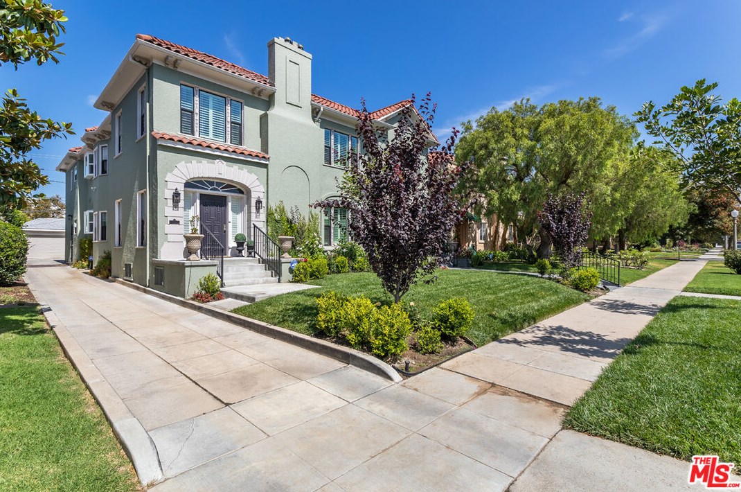 809 Mansfield Ave, Los Angeles, CA 90036-4923