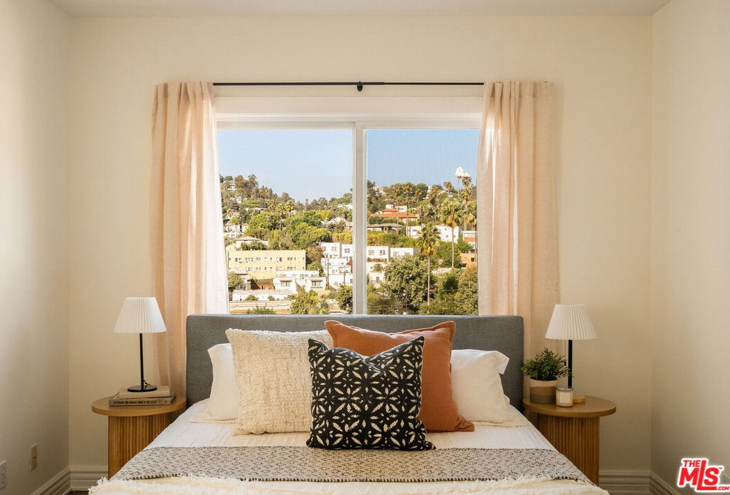 3311 Larissa Dr, Los Angeles CA  90026-6253 exterior