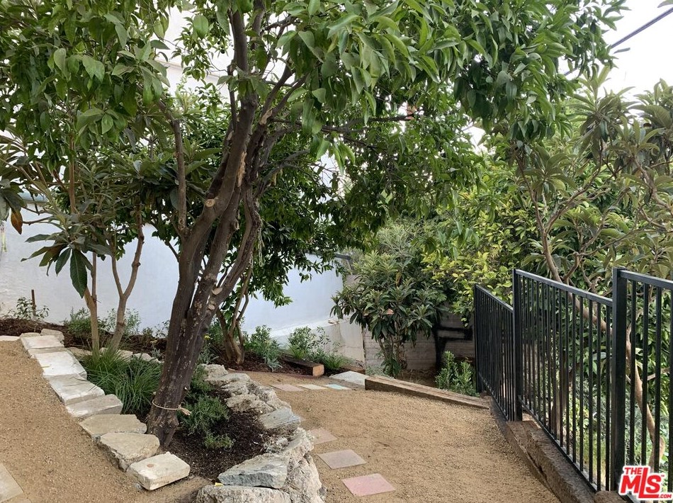 3311 Larissa Dr, Los Angeles CA  90026-6253 exterior