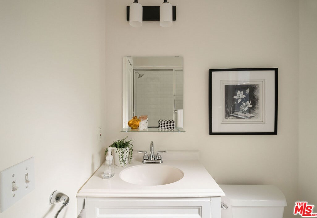 3311 Larissa Dr, Los Angeles CA  90026-6253 exterior