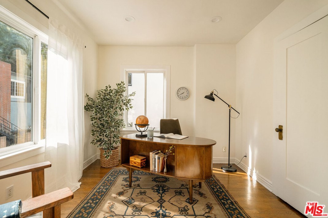 3311 Larissa Dr, Los Angeles CA  90026-6253 exterior