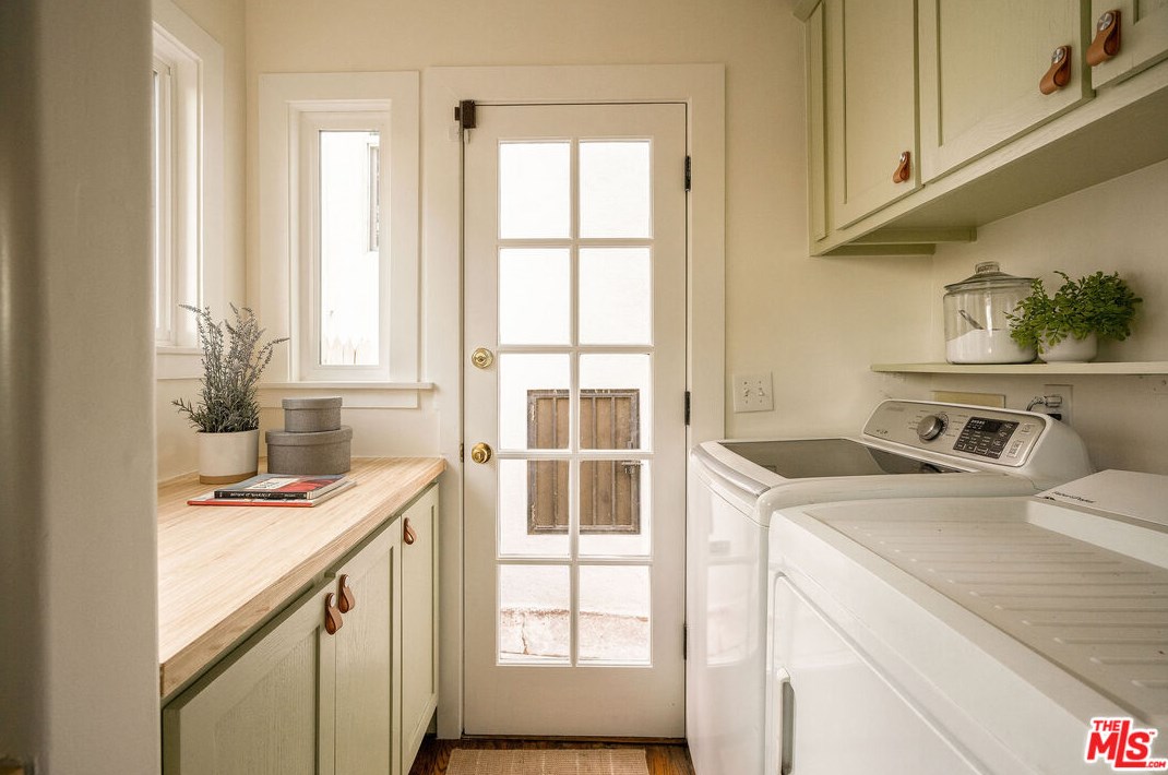 3311 Larissa Dr, Los Angeles CA  90026-6253 exterior