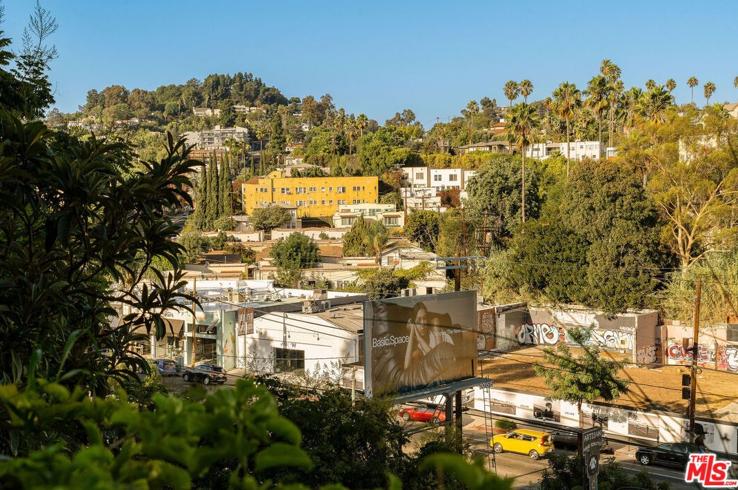 3311 Larissa Dr, Los Angeles CA  90026-6253 exterior