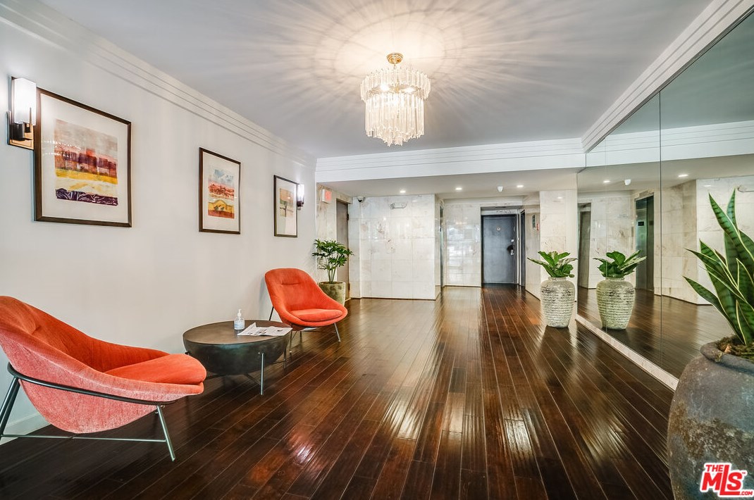 430 N Maple Dr #302, Beverly Hills, CA 90210