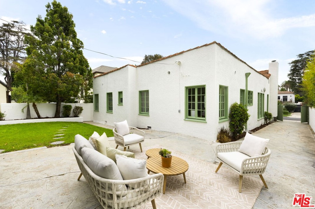 121 Irving Blvd, Los Angeles CA  90004-3804 exterior