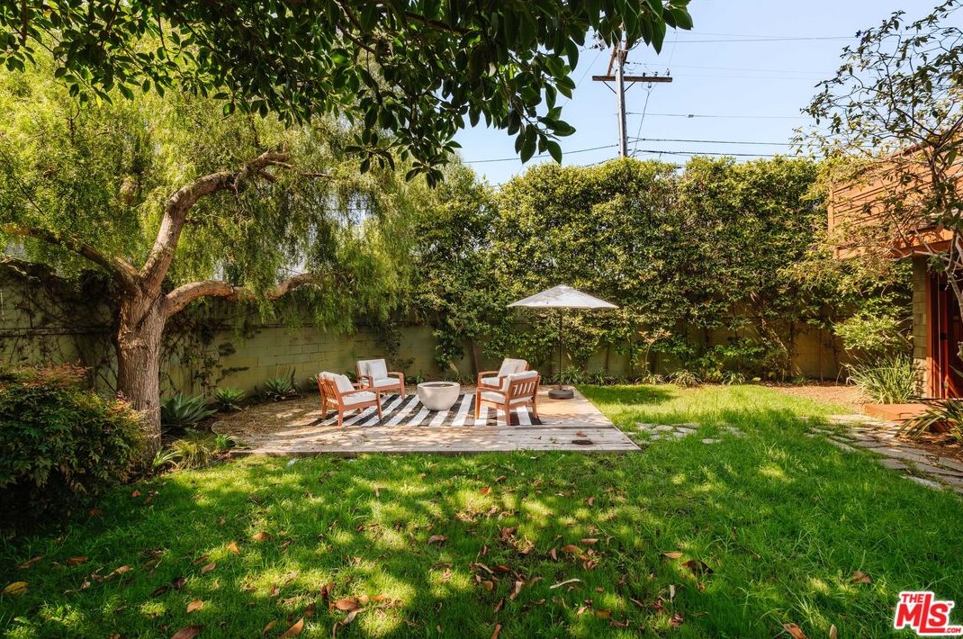 3949 Redwood Ave, Los Angeles CA 90066-5102 exterior