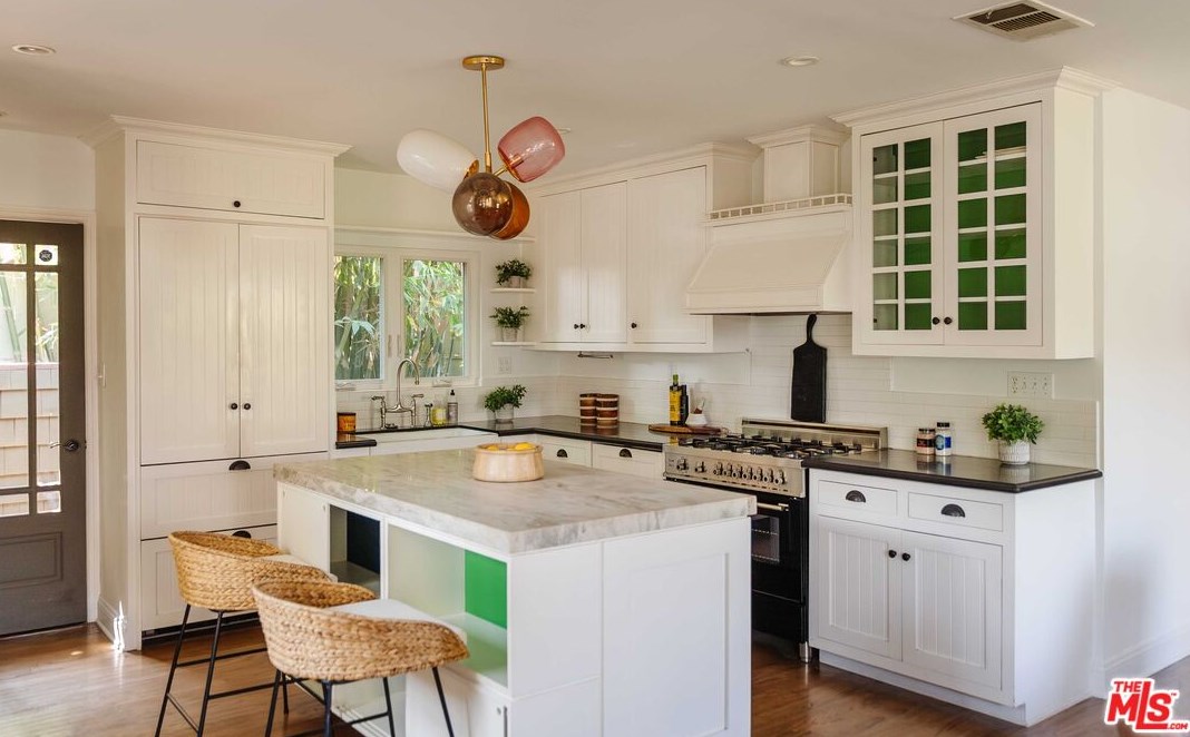 3949 Redwood Ave, Los Angeles CA 90066-5102 exterior