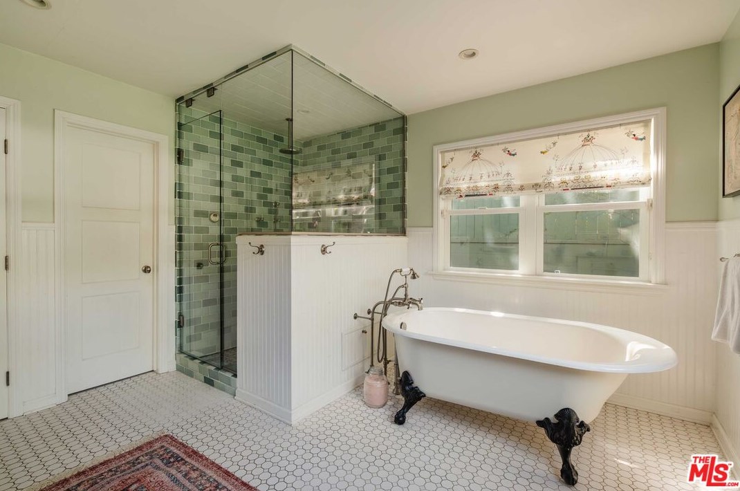 3949 Redwood Ave, Los Angeles CA 90066-5102 exterior