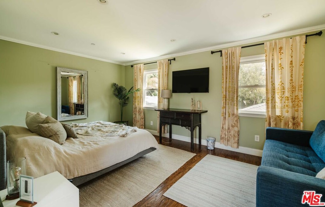 3949 Redwood Ave, Los Angeles CA 90066-5102 exterior