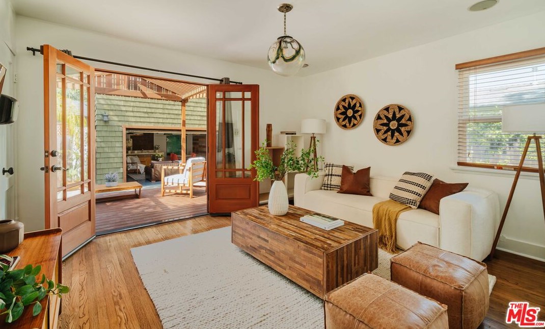 3949 Redwood Ave, Los Angeles CA 90066-5102 exterior