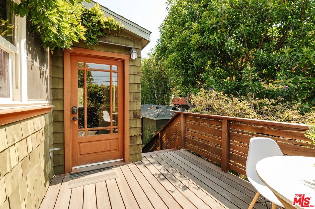 3949 Redwood Ave, Los Angeles CA 90066-5102 exterior