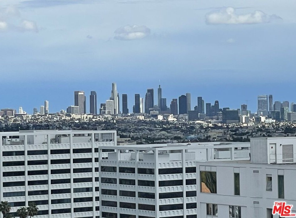 7250 Franklin Ave, Los Angeles CA  90046-3049 exterior
