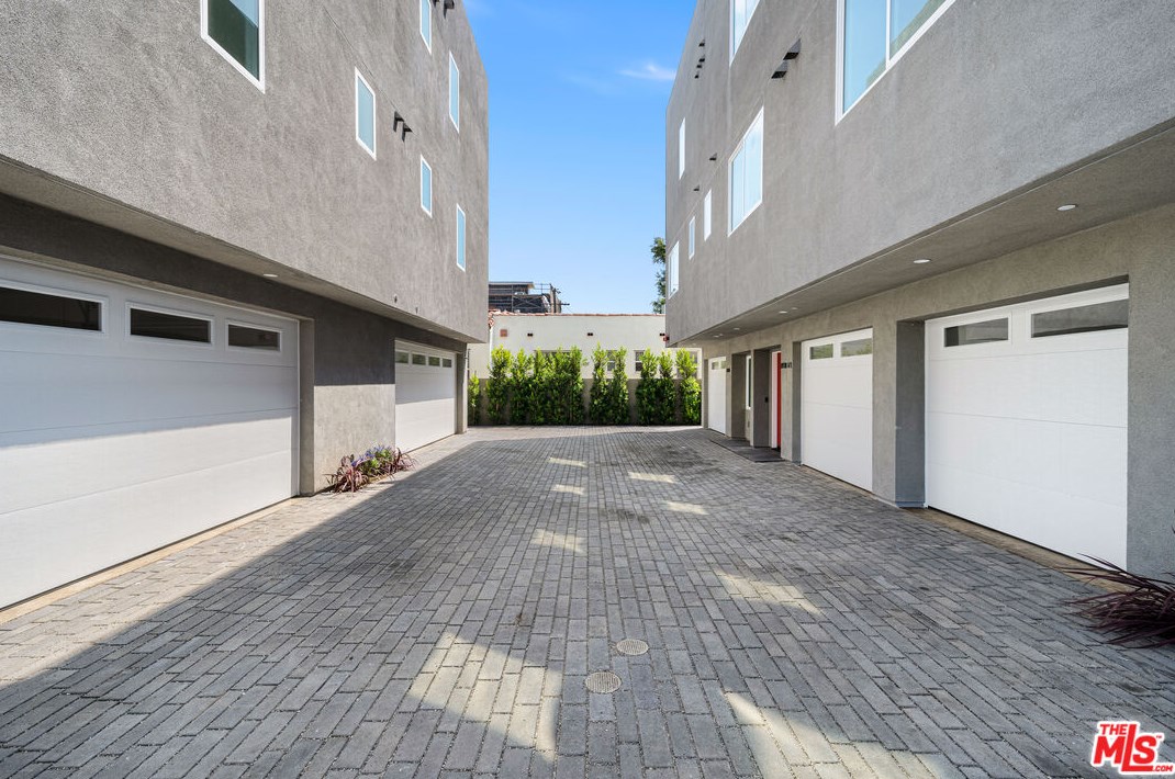 8926 Sawyer St, Los Angeles CA  90035-4140 exterior