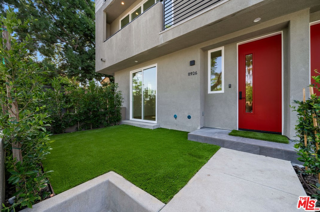 8926 Sawyer St, Los Angeles CA  90035-4140 exterior