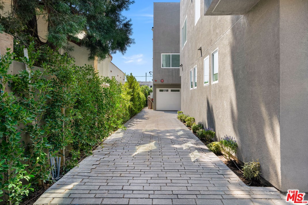 8926 Sawyer St, Los Angeles CA  90035-4140 exterior