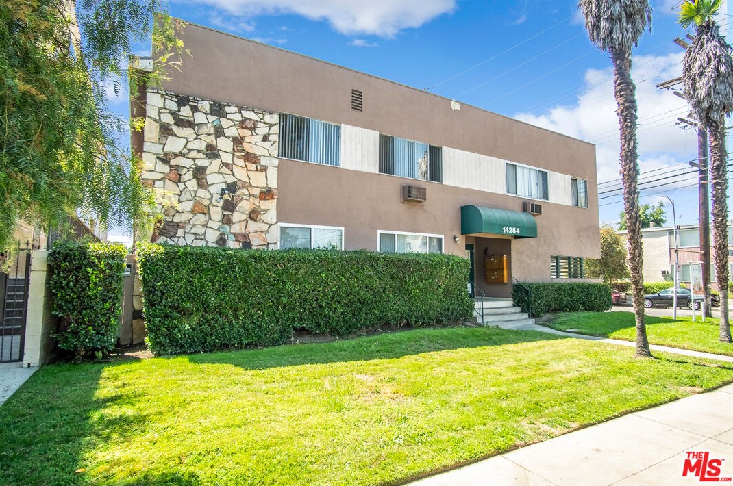 14254 Burbank Blvd, Van Nuys, CA 91401