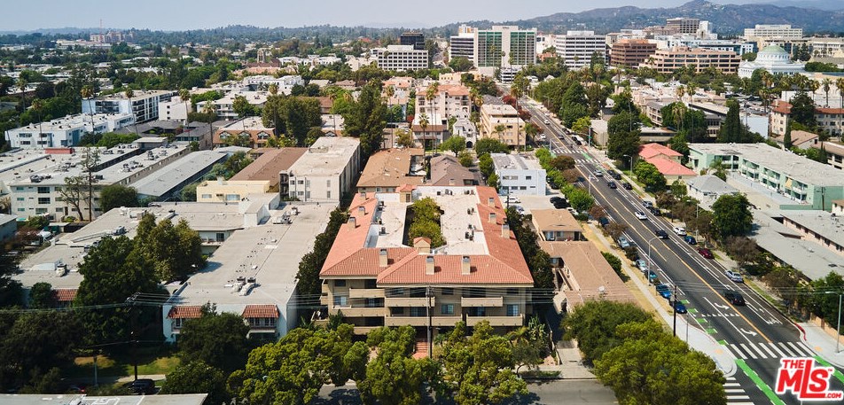 221 Oak Knoll Ave, Pasadena CA 91101-4301 exterior