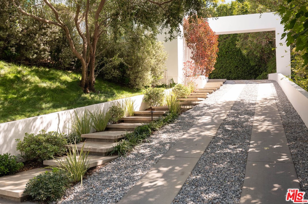 1159 Angelo Dr, Beverly Hills, CA 90210