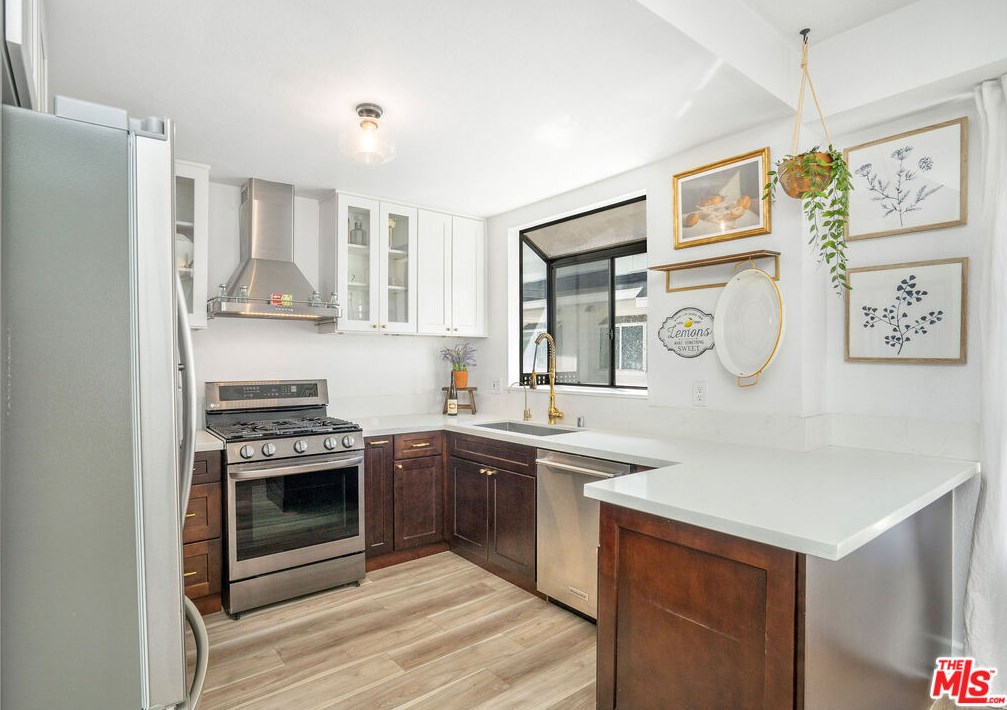 7420 Corbin Ave, Los Angeles, CA 91335-2489