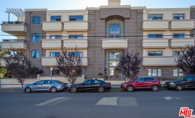 871 Granville Ave, Los Angeles, CA 90049-5577
