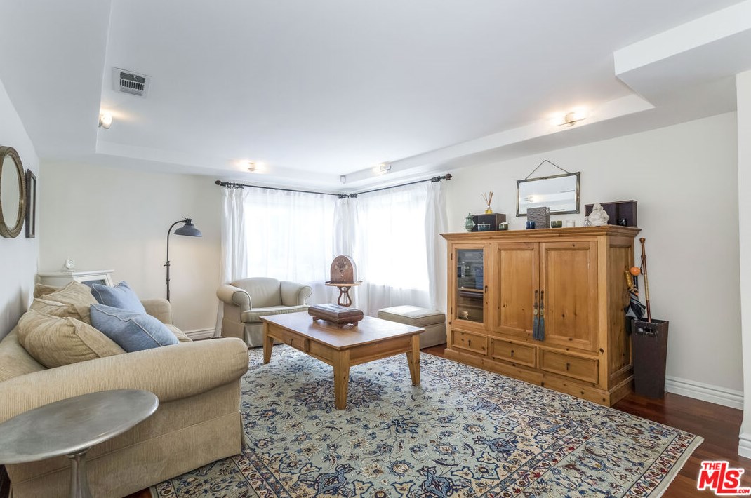 3734 Wade St, Los Angeles, CA 90066-3622