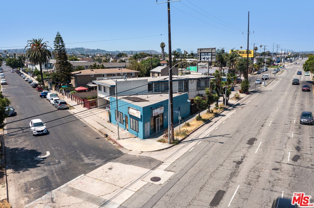 1641 Longwood Ave, Los Angeles, CA 90019-5548