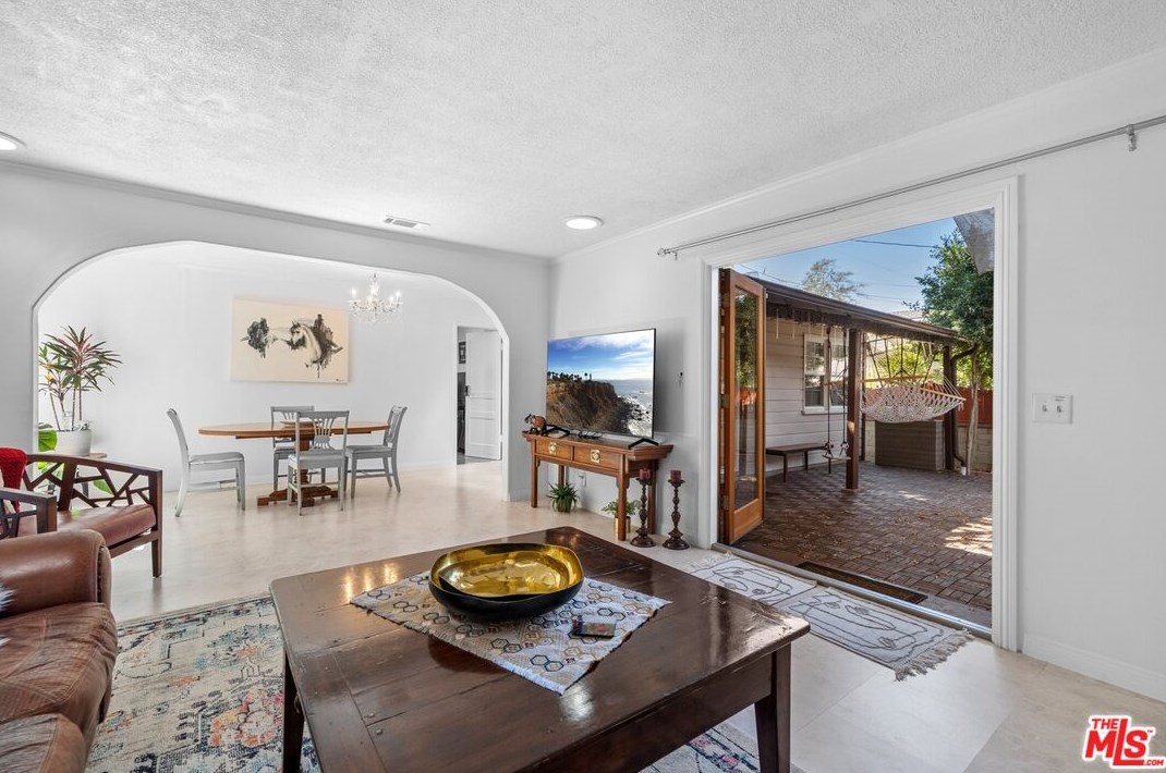 839 Center St, El Segundo CA 90245-3255 exterior