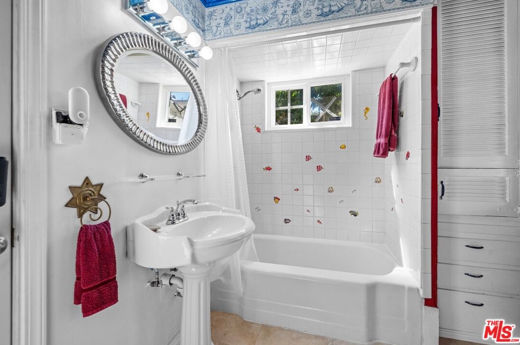 839 Center St, El Segundo CA 90245-3255 exterior