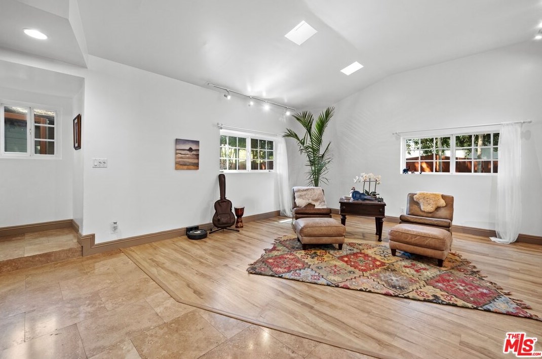 839 Center St, El Segundo CA 90245-3255 exterior