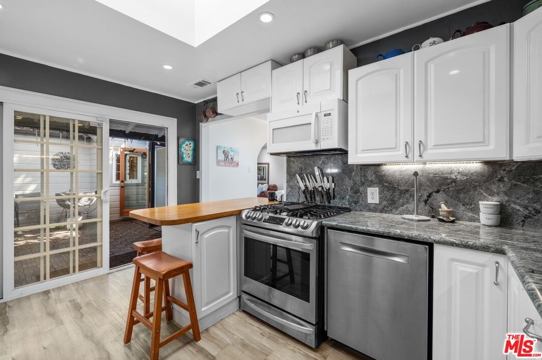 839 Center St, El Segundo CA 90245-3255 exterior