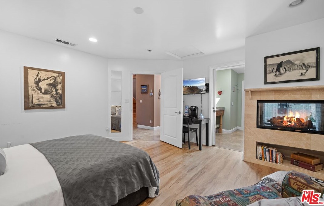 839 Center St, El Segundo CA 90245-3255 exterior