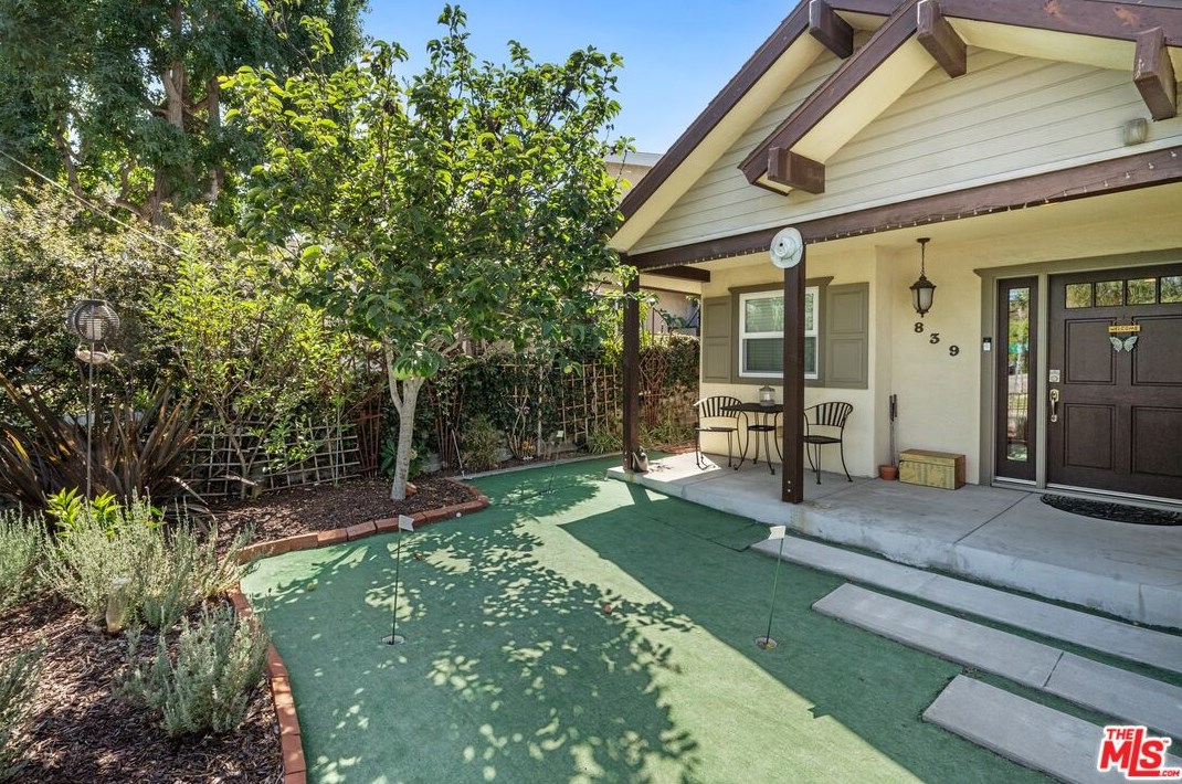 839 Center St, El Segundo CA 90245-3255 exterior