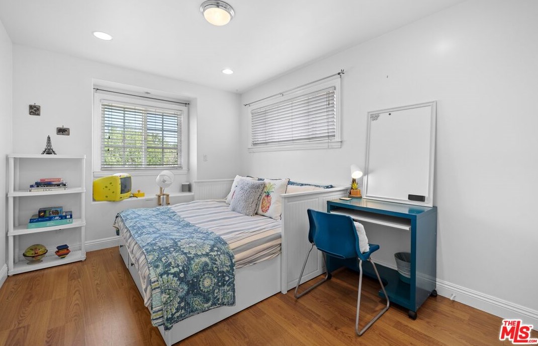 839 Center St, El Segundo CA 90245-3255 exterior