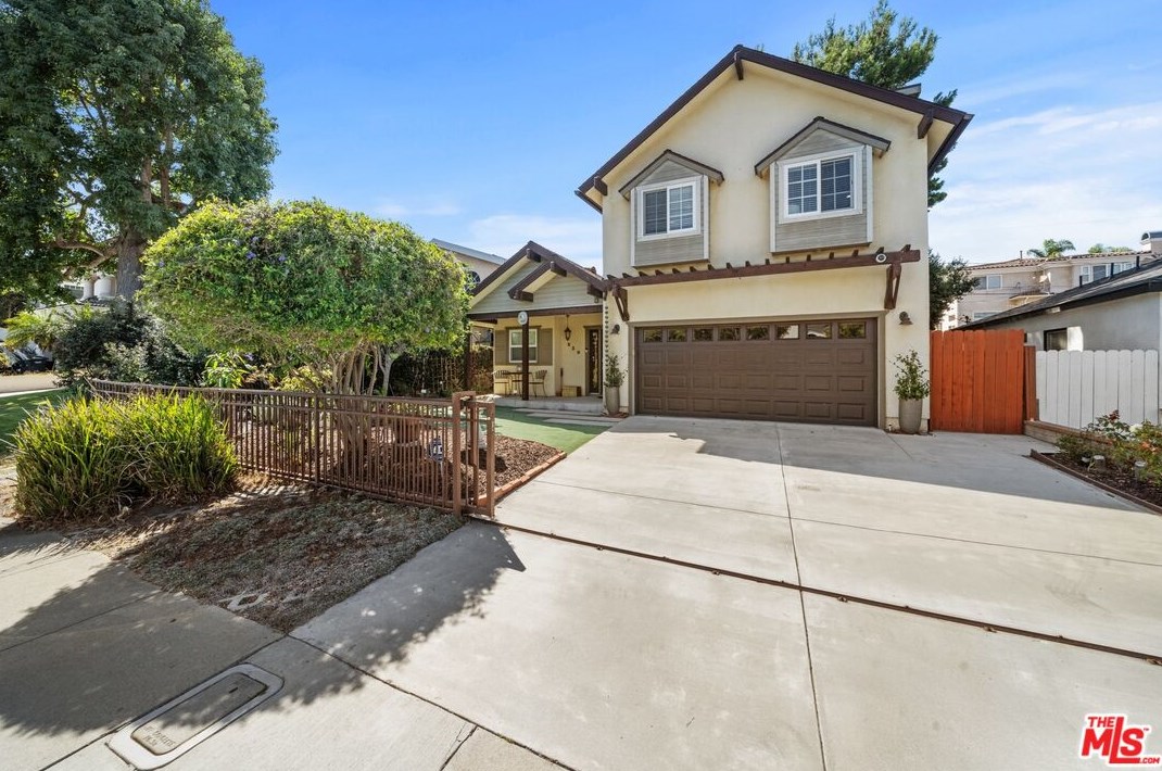 839 Center St, El Segundo CA 90245-3255 exterior