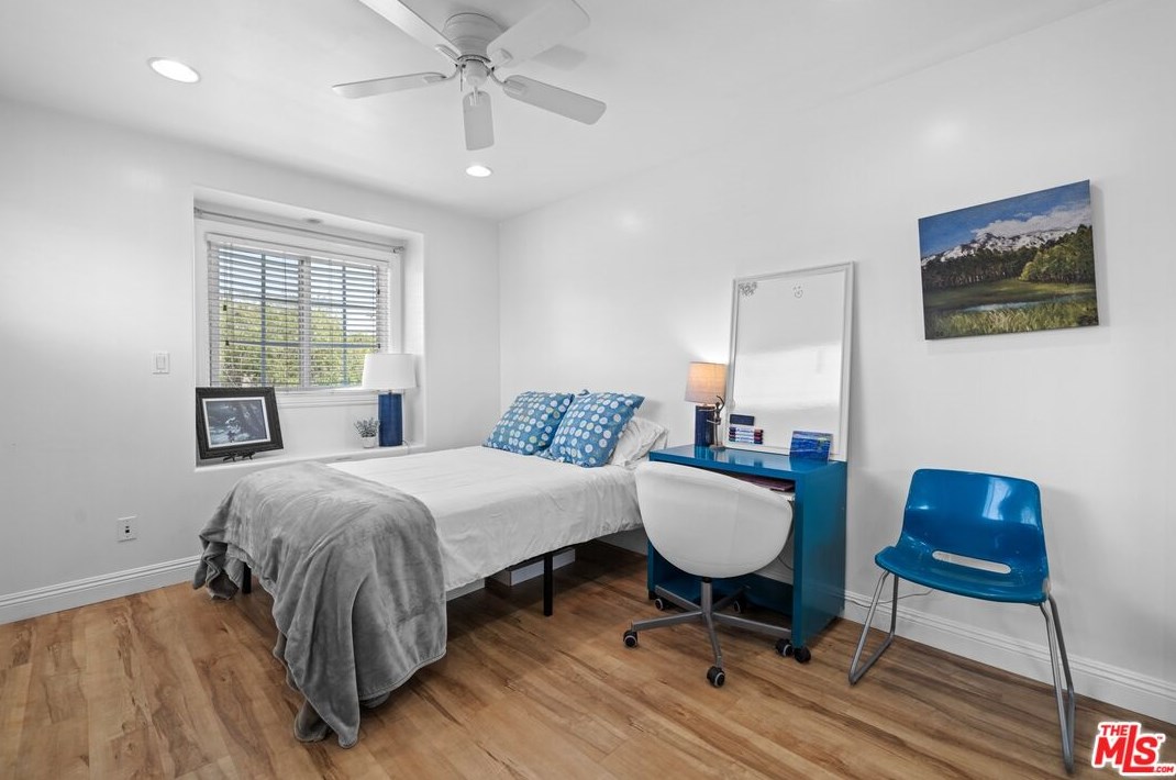 839 Center St, El Segundo CA 90245-3255 exterior