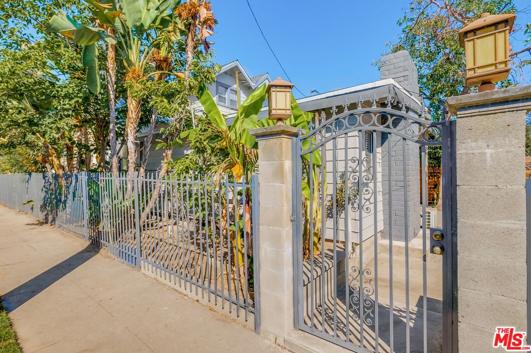 5602 Irvington Pl, Los Angeles CA  90042-2355 exterior