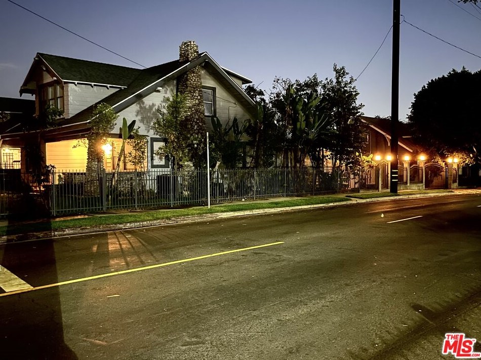 5602 Irvington Pl, Los Angeles CA  90042-2355 exterior