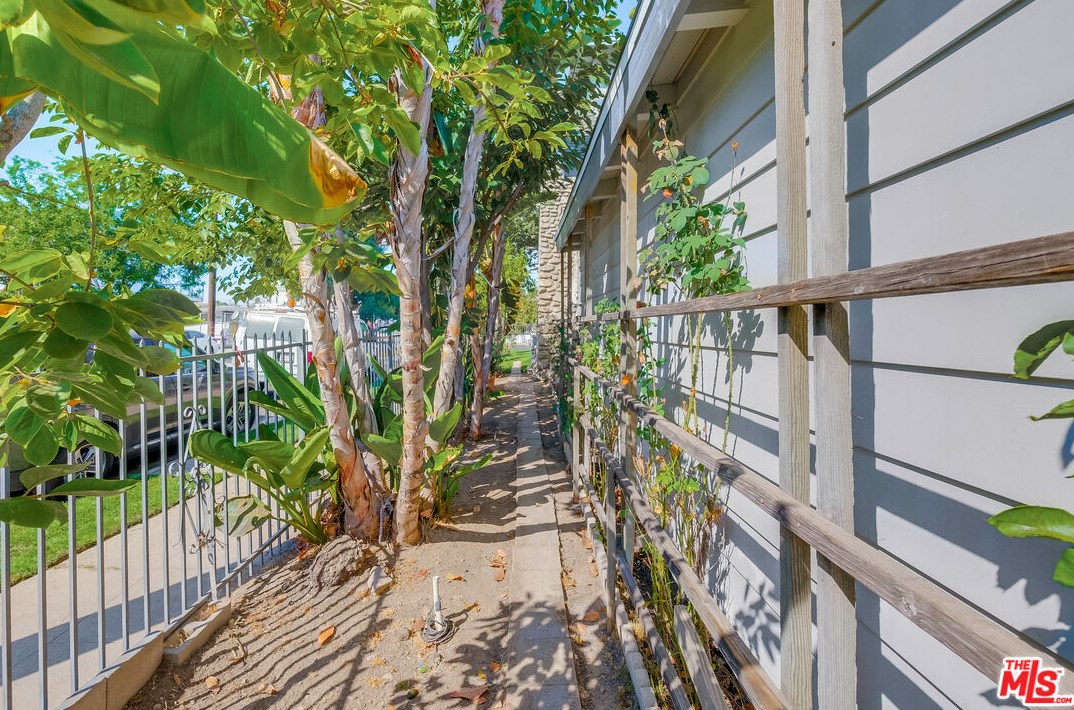 5602 Irvington Pl, Los Angeles CA  90042-2355 exterior