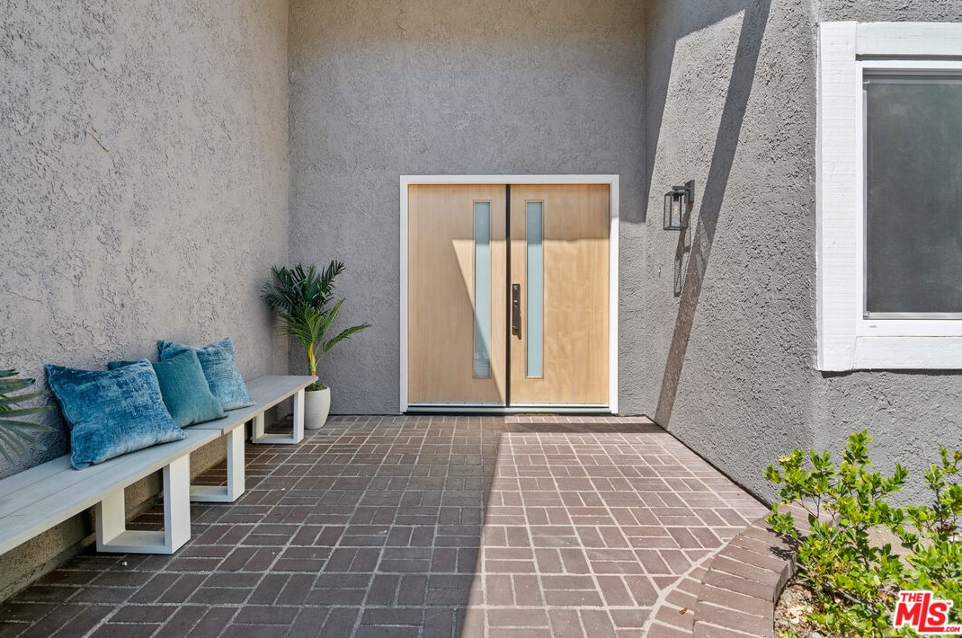 30425 Passageway Pl, Calabasas, CA 91301